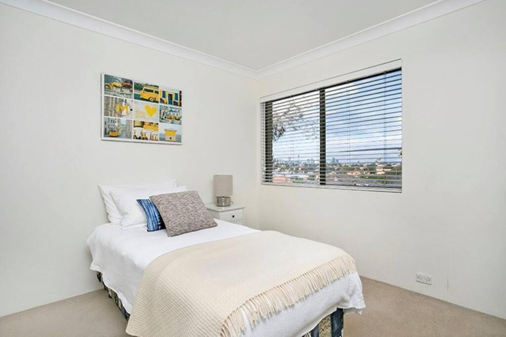 Nap13-harbour Bridge Views - Modern 2br Apartment Sydney