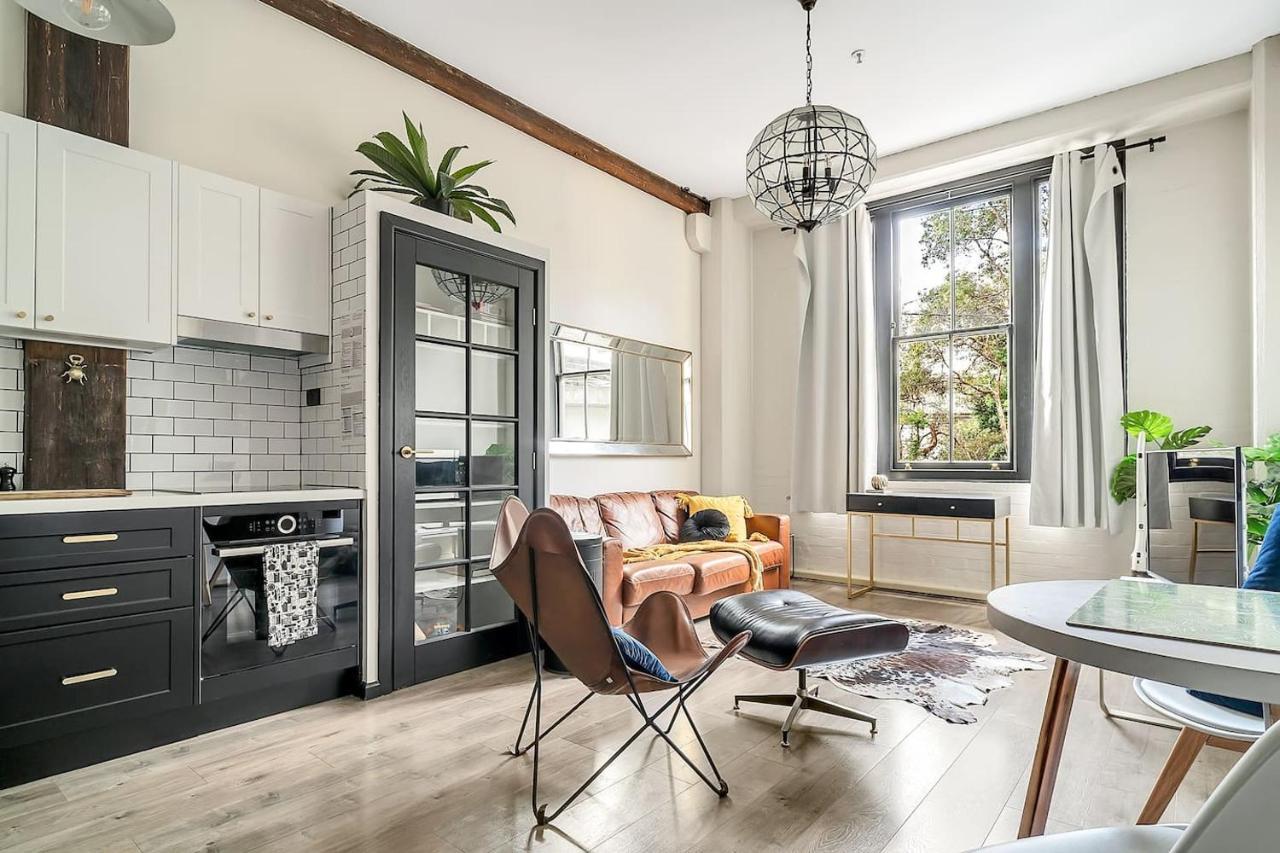 The Stylist's House - A Chic Inner Landmark Apartment *