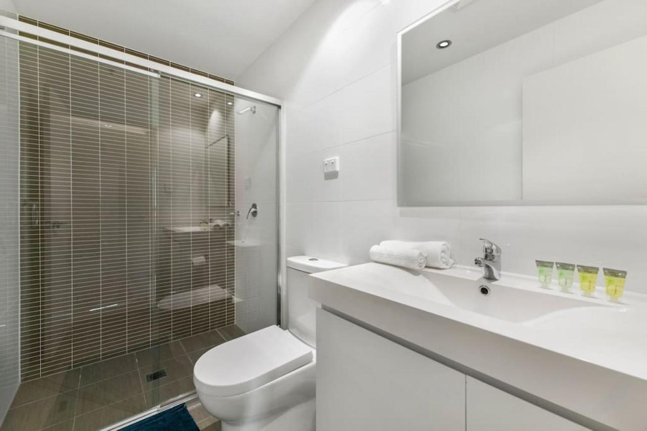 Spacious 2 Beds Apt Near Airport * Sydney