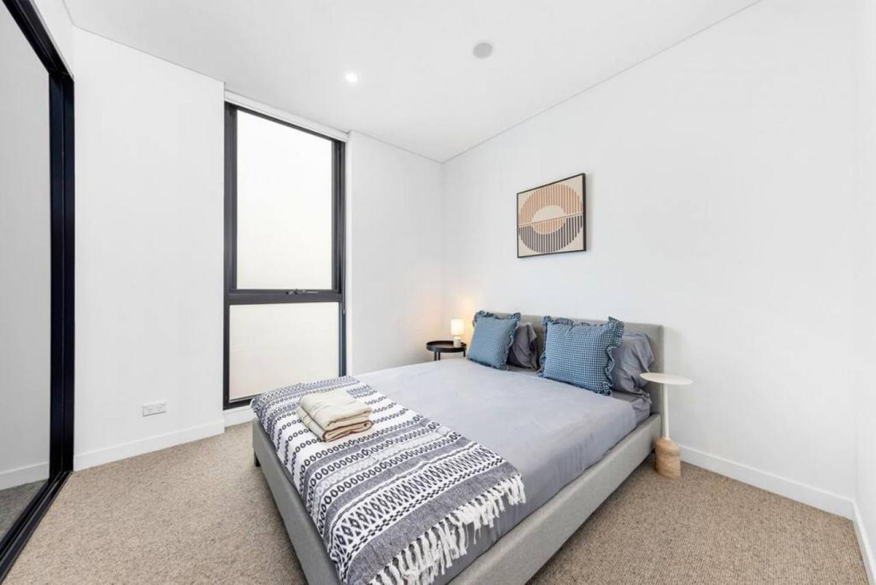 Adorable 2b Near Macquarie Uni * Sydney