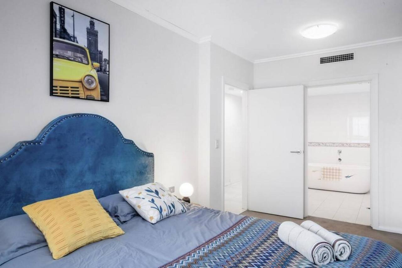 2 Bedroom In The Heart Of Rhodes Sydney