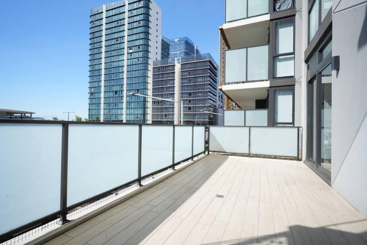Stunning 2 Bedroom Apt In Wentworth Point Apartment