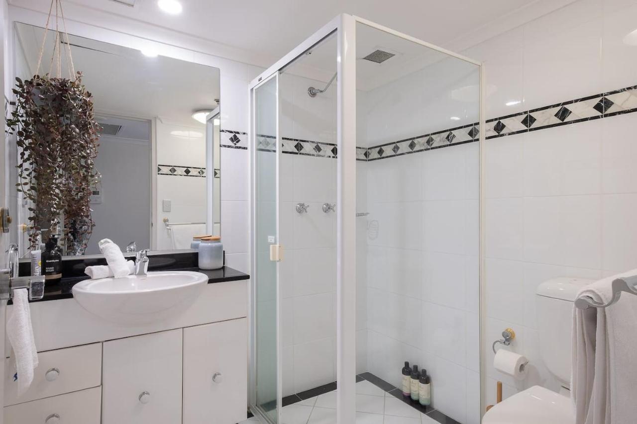 23 Storeys Up - Functional Cbd Sanctuary Sydney