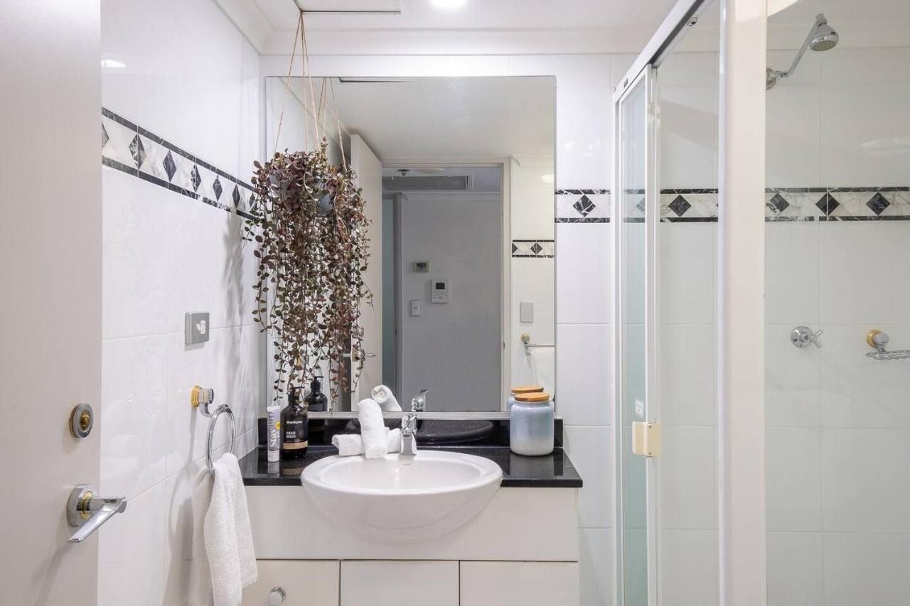 23 Storeys Up - Functional Cbd Sanctuary Sydney