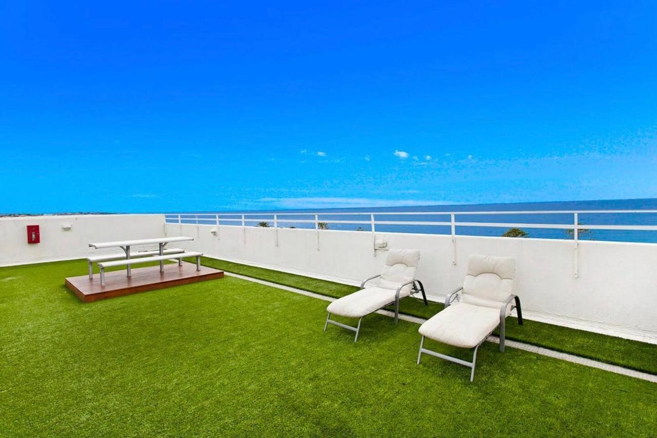 The Norfolk - A Bright Beachside Hideaway With Pool Holiday home *