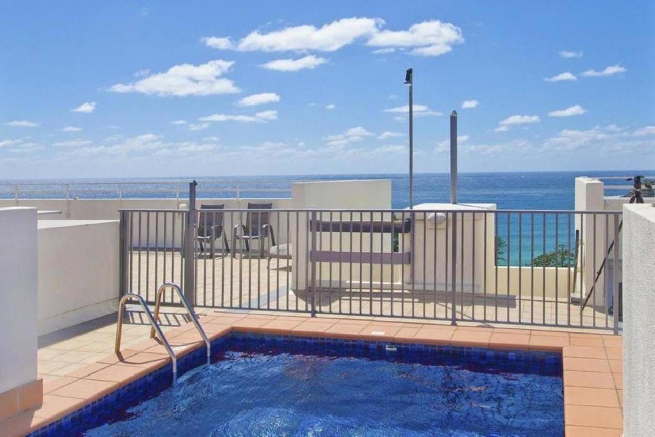 Holiday home The Norfolk - A Bright Beachside Hideaway With Pool *
