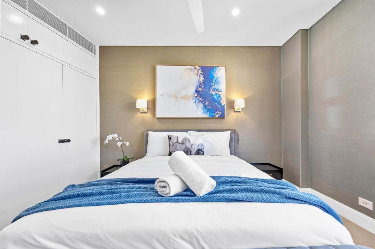 Sydney's Landmark Views From Luxury 2bd