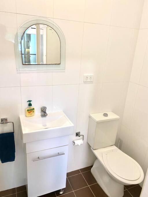 Lovely 2 Bedroom With Views *