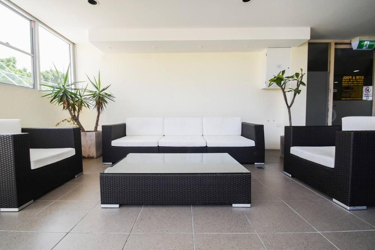 Apartment Resort-style Coastal Living With Balcony & Pool