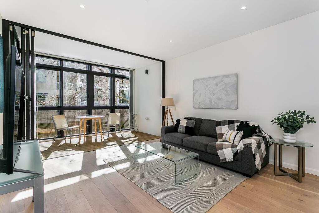 Albn2 - Albany St - St Leonards Apartment