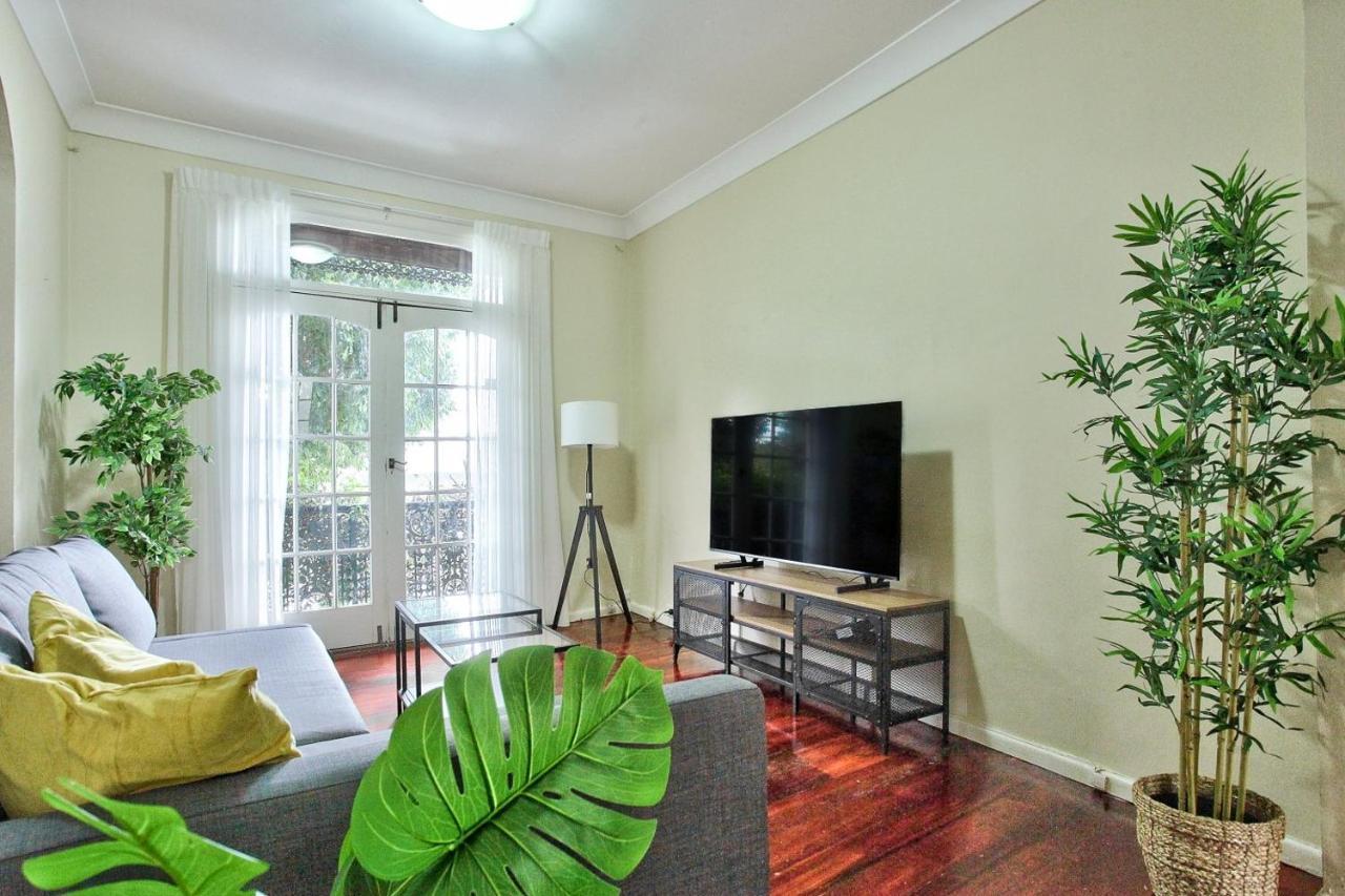 Spacious 3 Bedroom House Paddington 2 E-bikes Included Holiday home *
