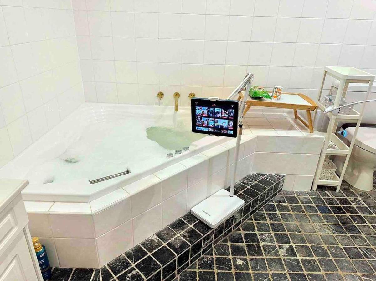 Holiday home 5 Bedroom 3 Bathroom House With Pool, Spa, Voice-control Smart And Game