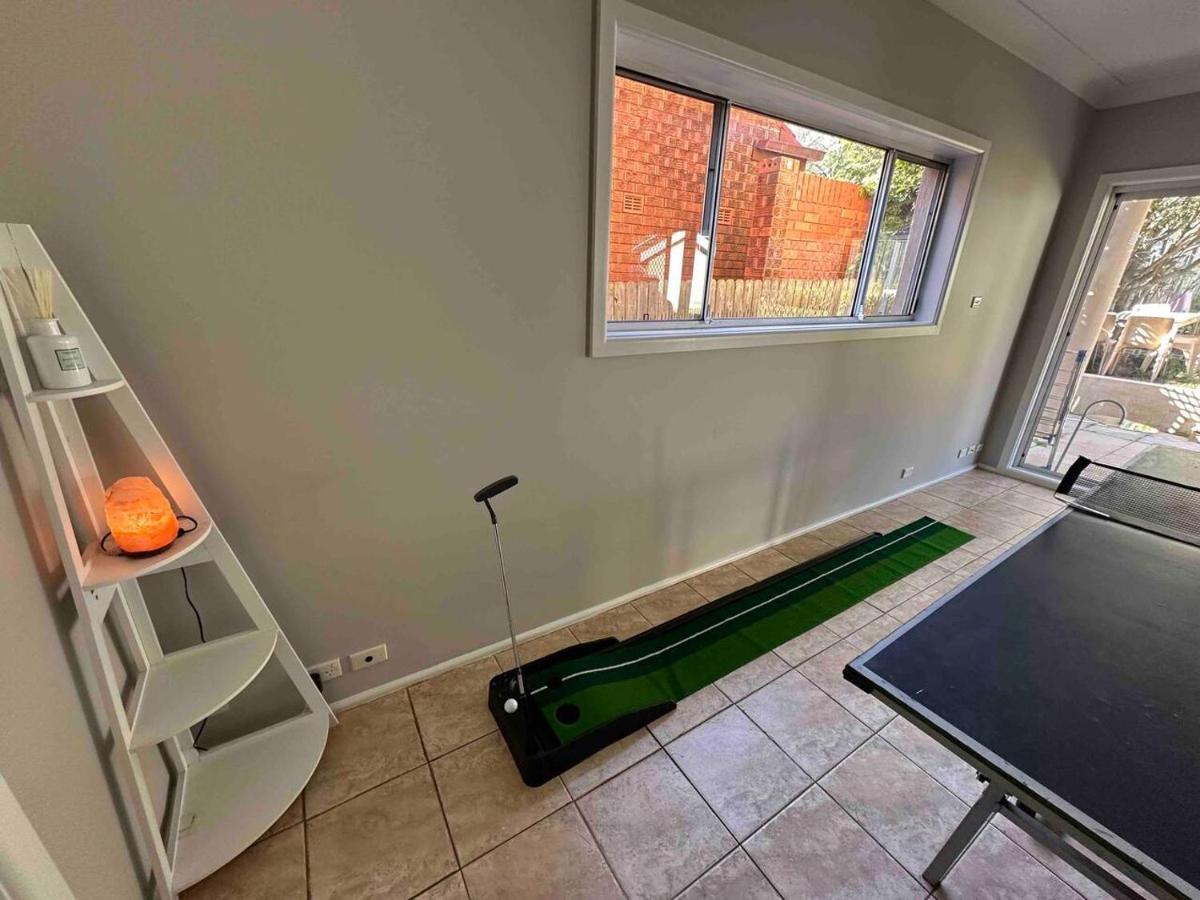 5 Bedroom 3 Bathroom House With Pool, Spa, Voice-control Smart And Game Holiday home *