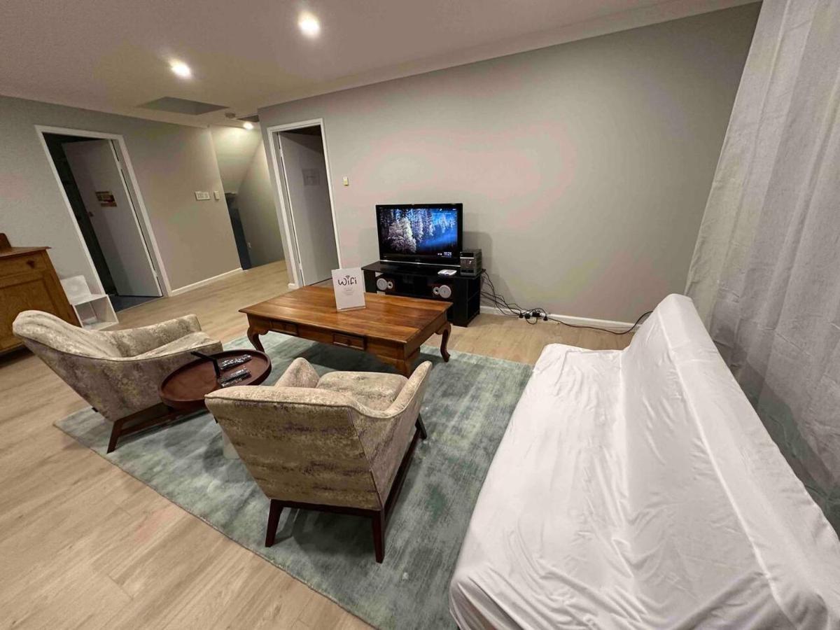 5 Bedroom 3 Bathroom House With Pool, Spa, Voice-control Smart And Game Holiday home *