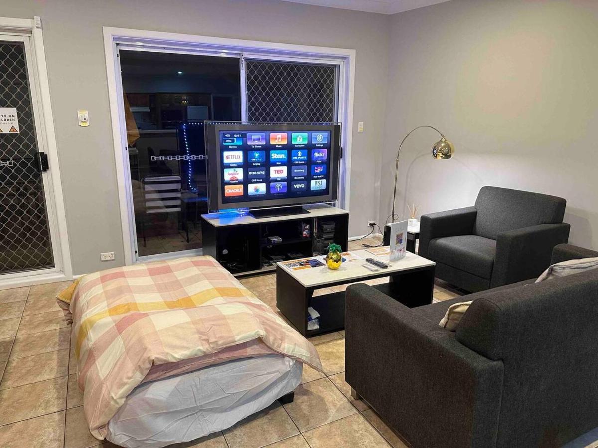 5 Bedroom 3 Bathroom House With Pool, Spa, Voice-control Smart And Game Holiday home