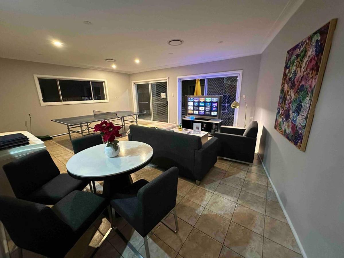 Holiday home 5 Bedroom 3 Bathroom House With Pool, Spa, Voice-control Smart And Game *
