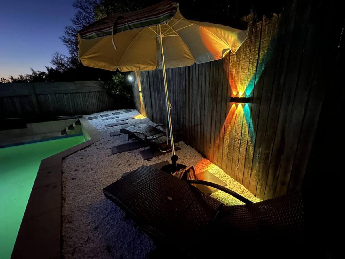 Holiday home 5 Bedroom 3 Bathroom House With Pool, Spa, Voice-control Smart And Game Sydney