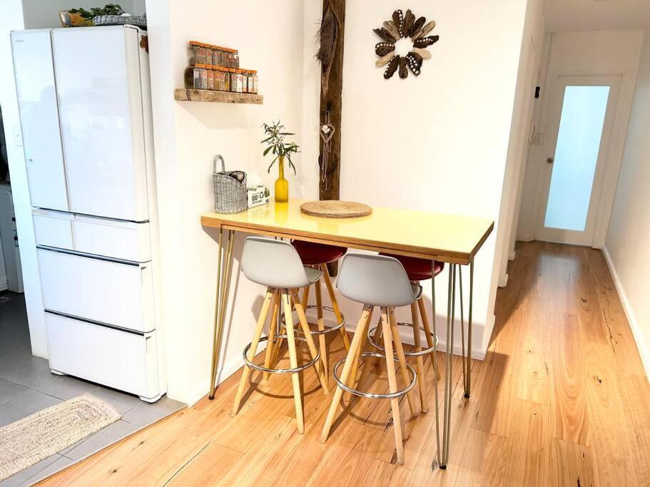 One Bedroom And Carport Close To Beaches, Airport,cbd Apartment