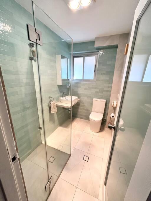 One Bedroom And Carport Close To Beaches, Airport,cbd Sydney