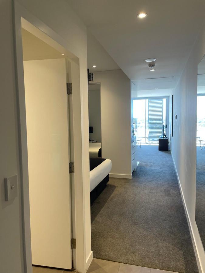 Chatswood Modern With Balcony Apartment