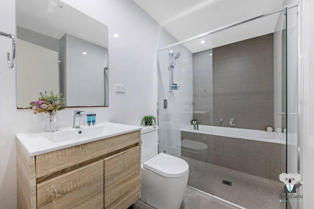 Parramatta 2 Bed With Parking Npa011-3101 *