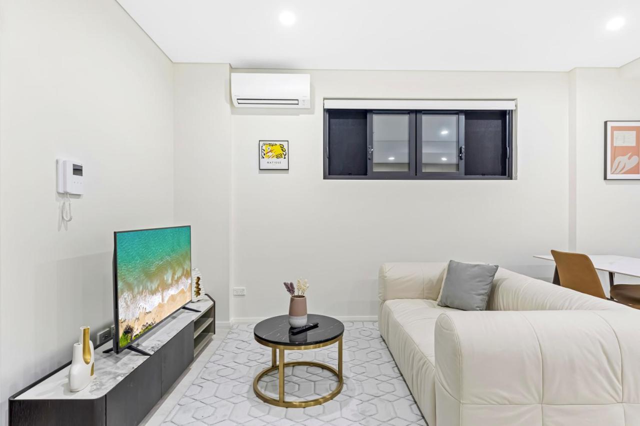 Urban Oasis In Heart Of Homebush Apartment
