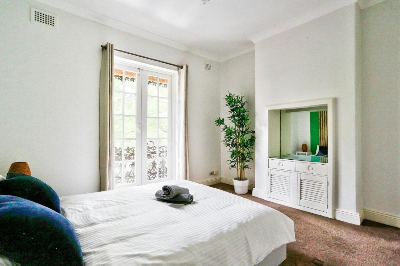 3 Bedroom Darling Harbour - Darghan St 2 2 E-bikes Included Holiday home Sydney