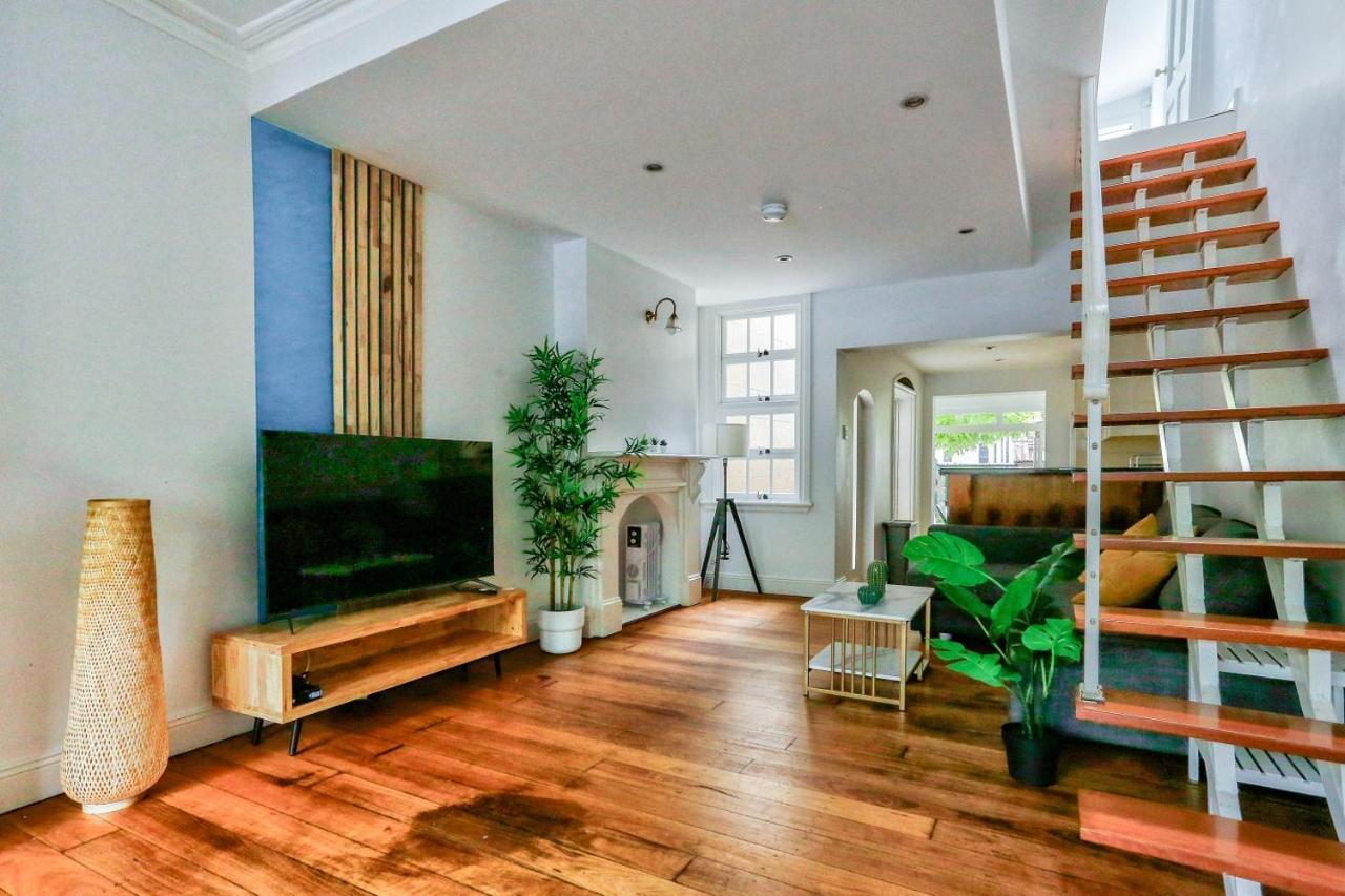 Holiday home 3 Bedroom Darling Harbour - Darghan St 2 2 E-bikes Included Sydney