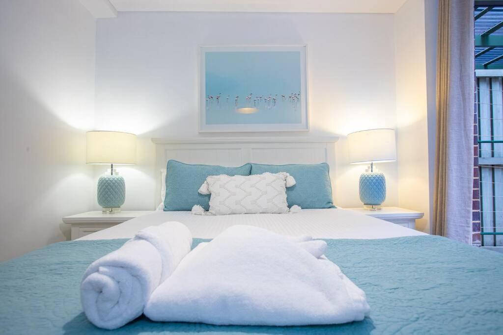 Crows Nest Gem - With Parking Apartment Sydney