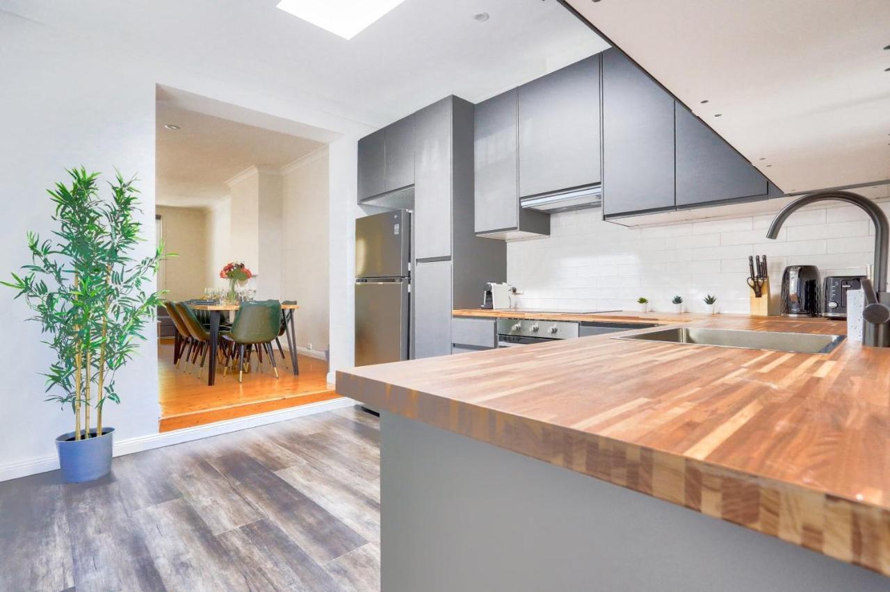 Holiday home 3 Bedroom House Chippendale Near The Center 2 E-bikes Included Sydney