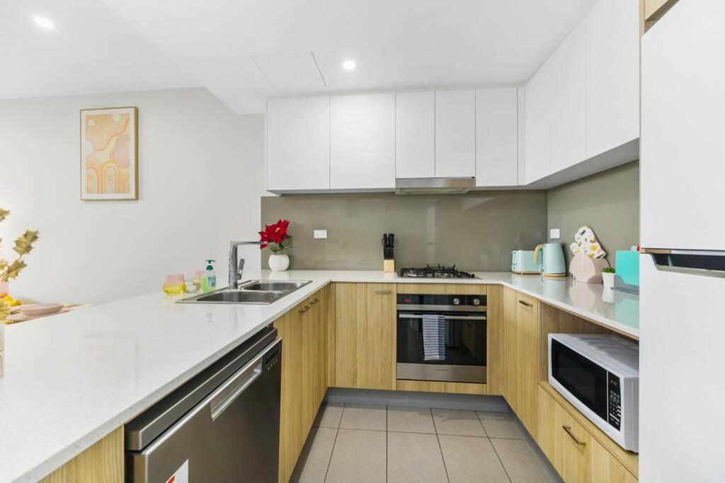 Sky-city 3 Min To Train & Shopping& Everything * Sydney