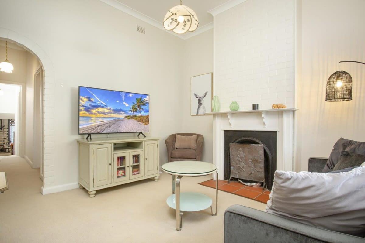 Comfortable Terrace In Location * Sydney