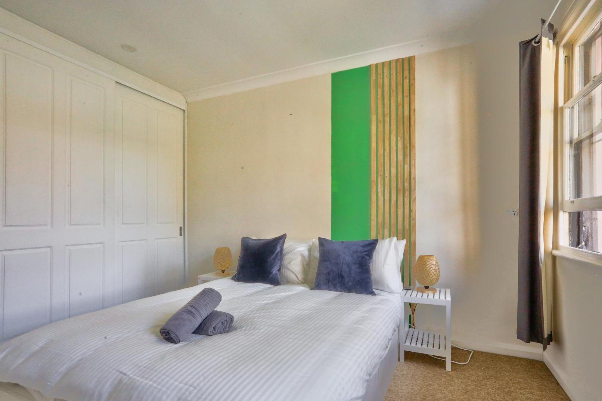 Affordable 3 Bedroom House Darlinghurst With 2 E-bikes Included Holiday home Sydney