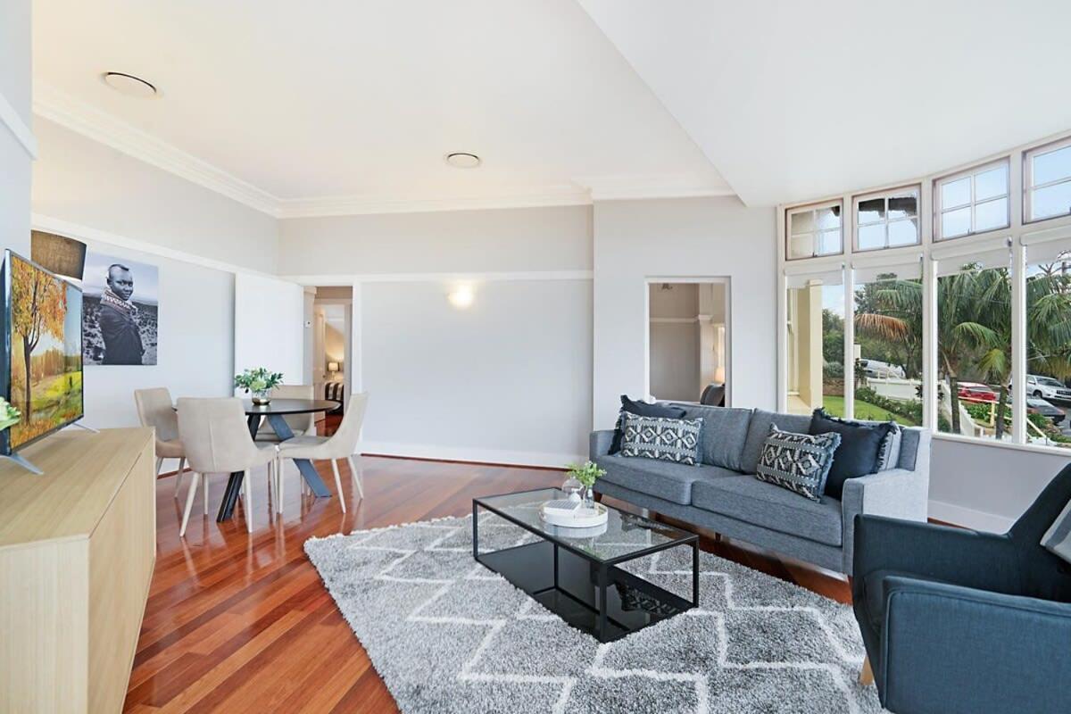 Huge Harbour View In Historic Sydney