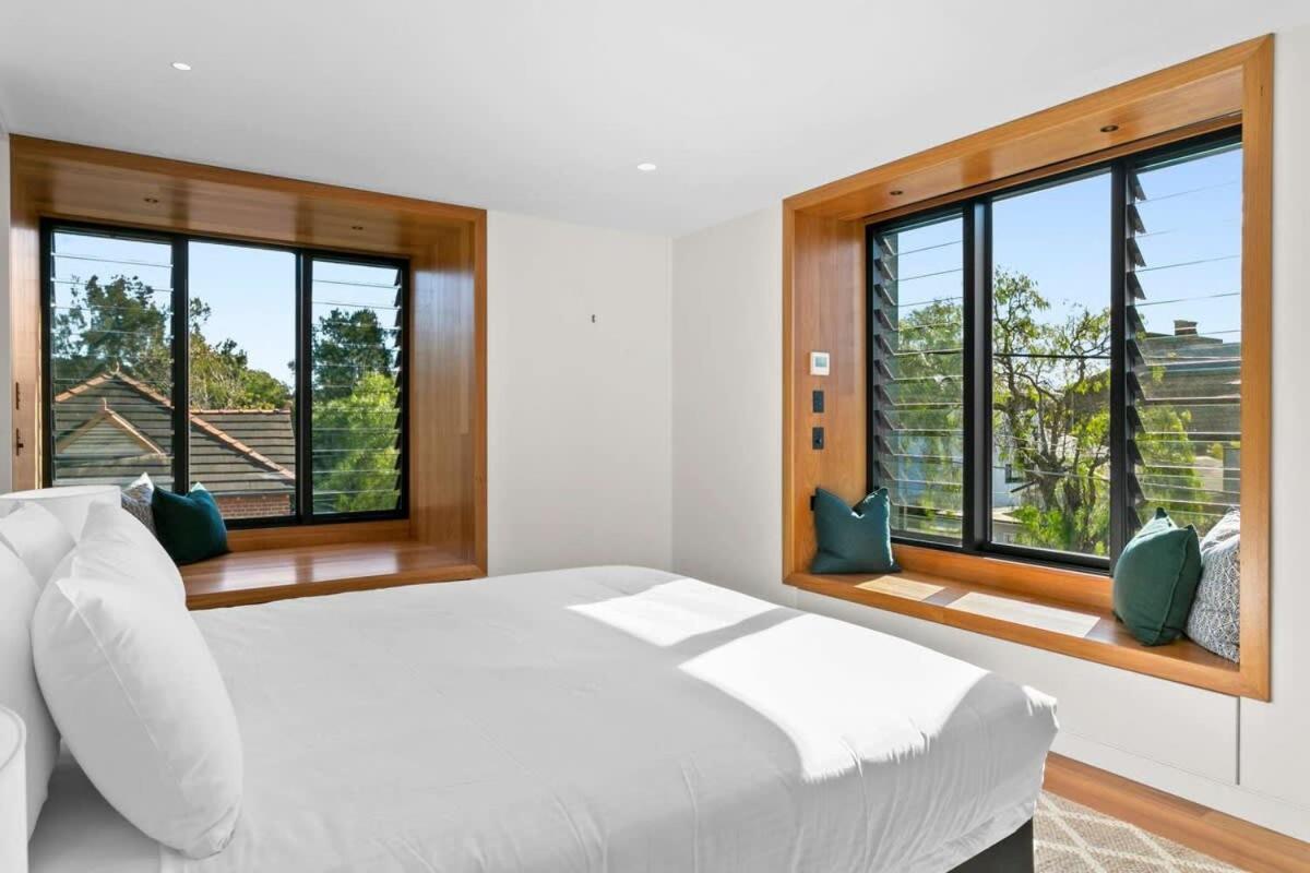 Impeccable 3-bed Near The Holiday home Sydney