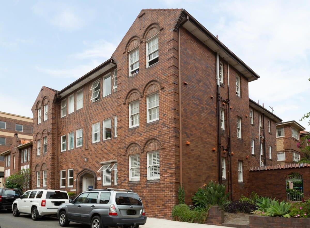 Spacious 2-bed In The Heart Of Manly Apartment *