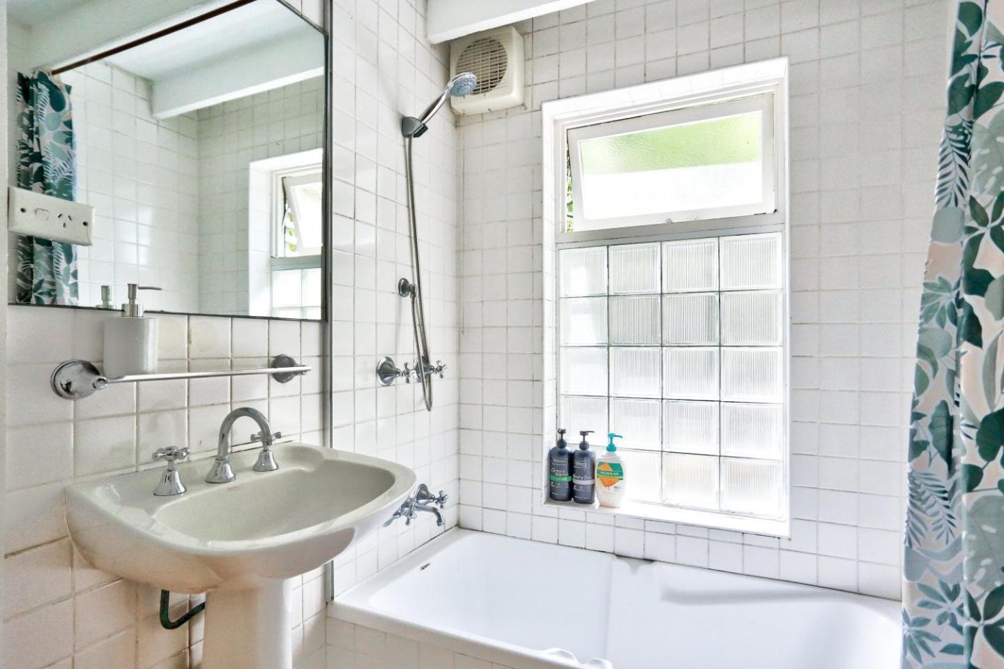 Spacious 3 Bedroom On The Edge Of Downtown Darghan St 2 E-bikes Included