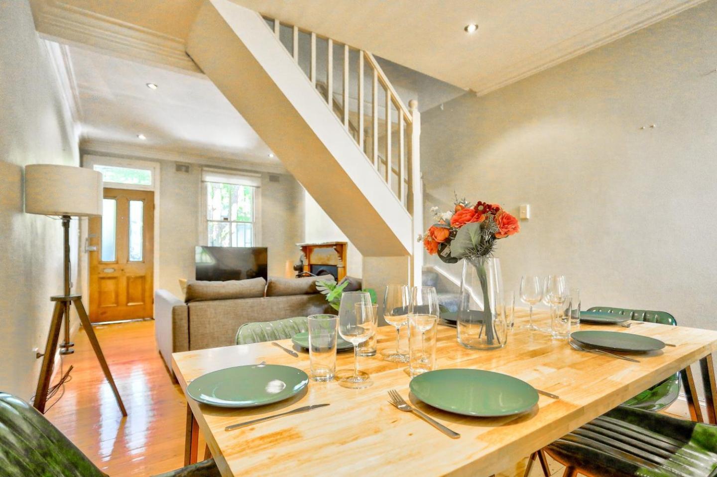 Spacious 3 Bedroom On The Edge Of Downtown Darghan St 2 E-bikes Included Holiday home *