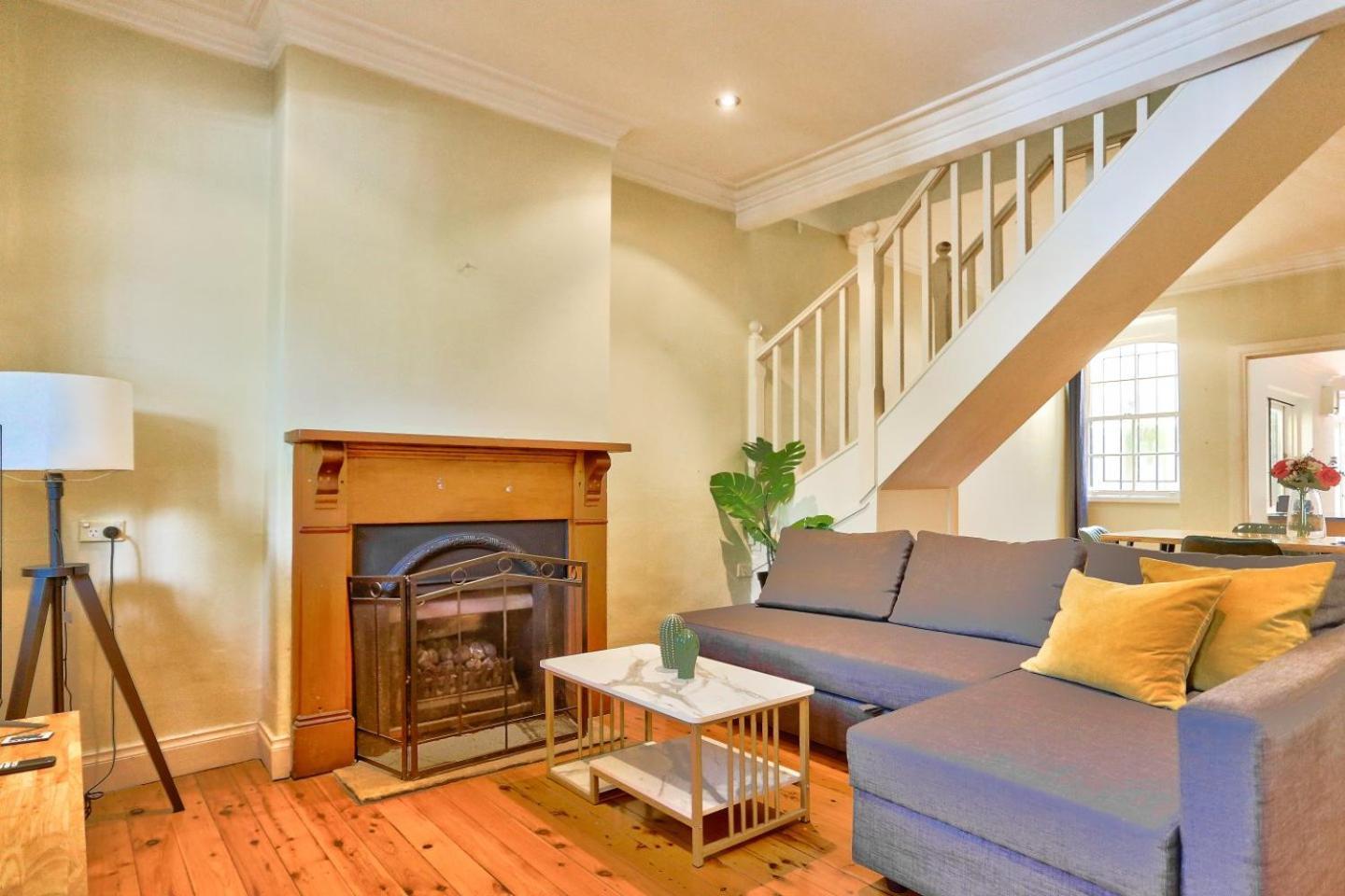 Spacious 3 Bedroom On The Edge Of Downtown Darghan St 2 E-bikes Included * Sydney