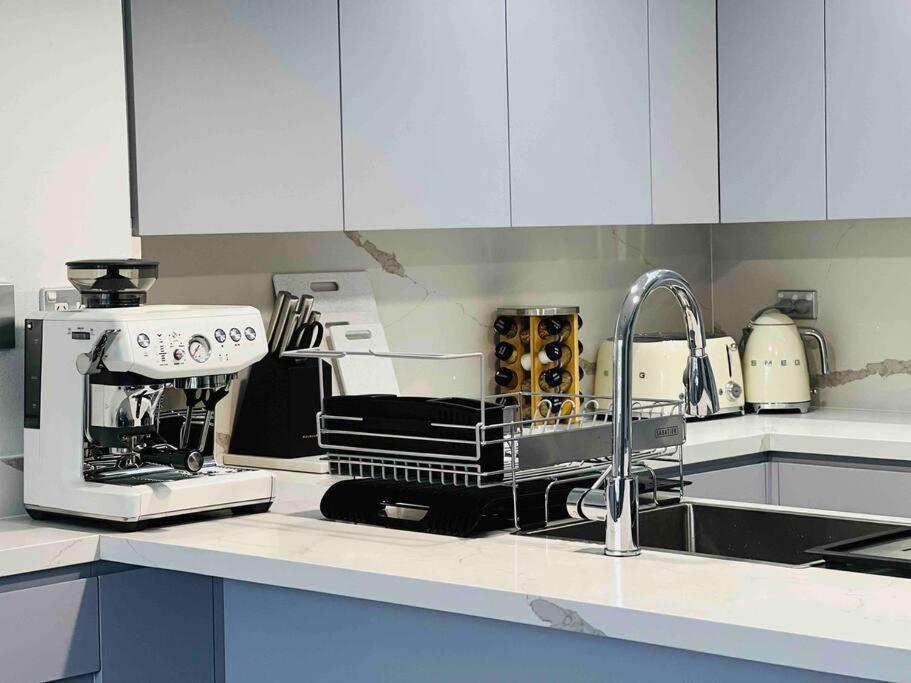 Maroubra Gem Close To Everything Sleep 16 Holiday home Sydney