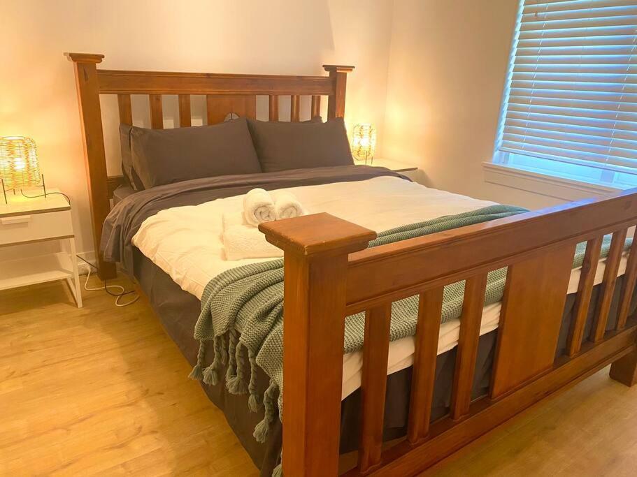 Lux 4br Straithfield House Close 2 Airport/city Holiday home *