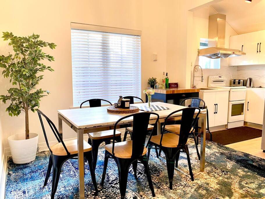 Lux 4br Straithfield House Close 2 Airport/city Holiday home