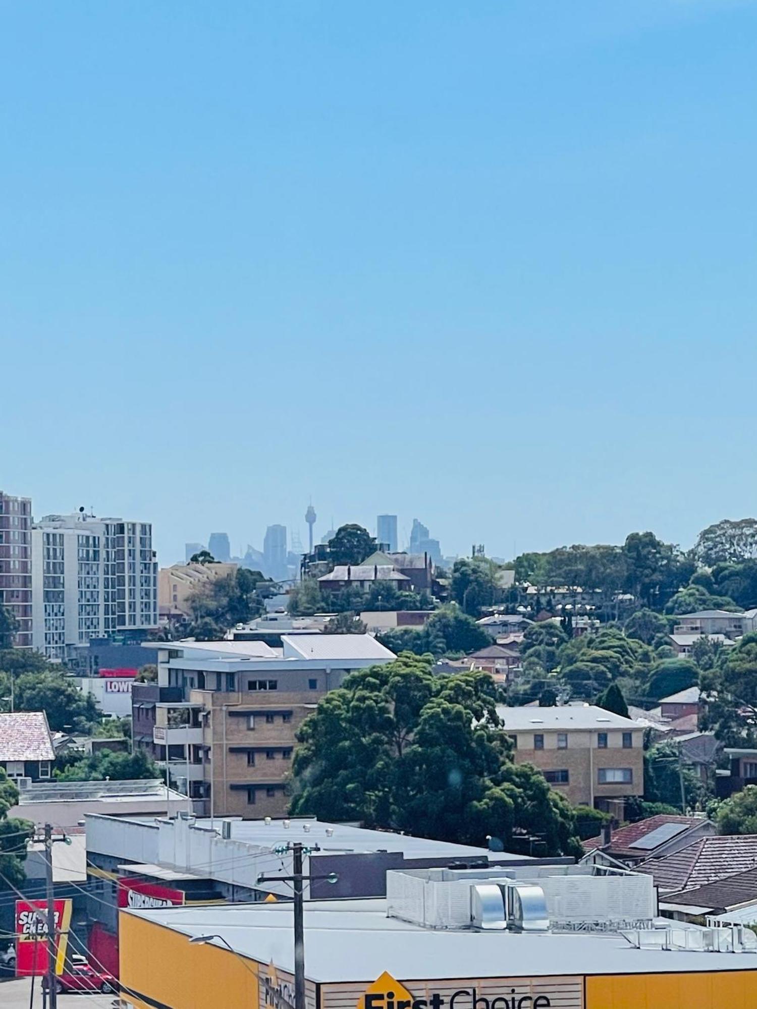 Whole 2 Bedroom Apartment, 2 Bedroom 1 Living, 3 Double Beds, 1-6 People * Sydney
