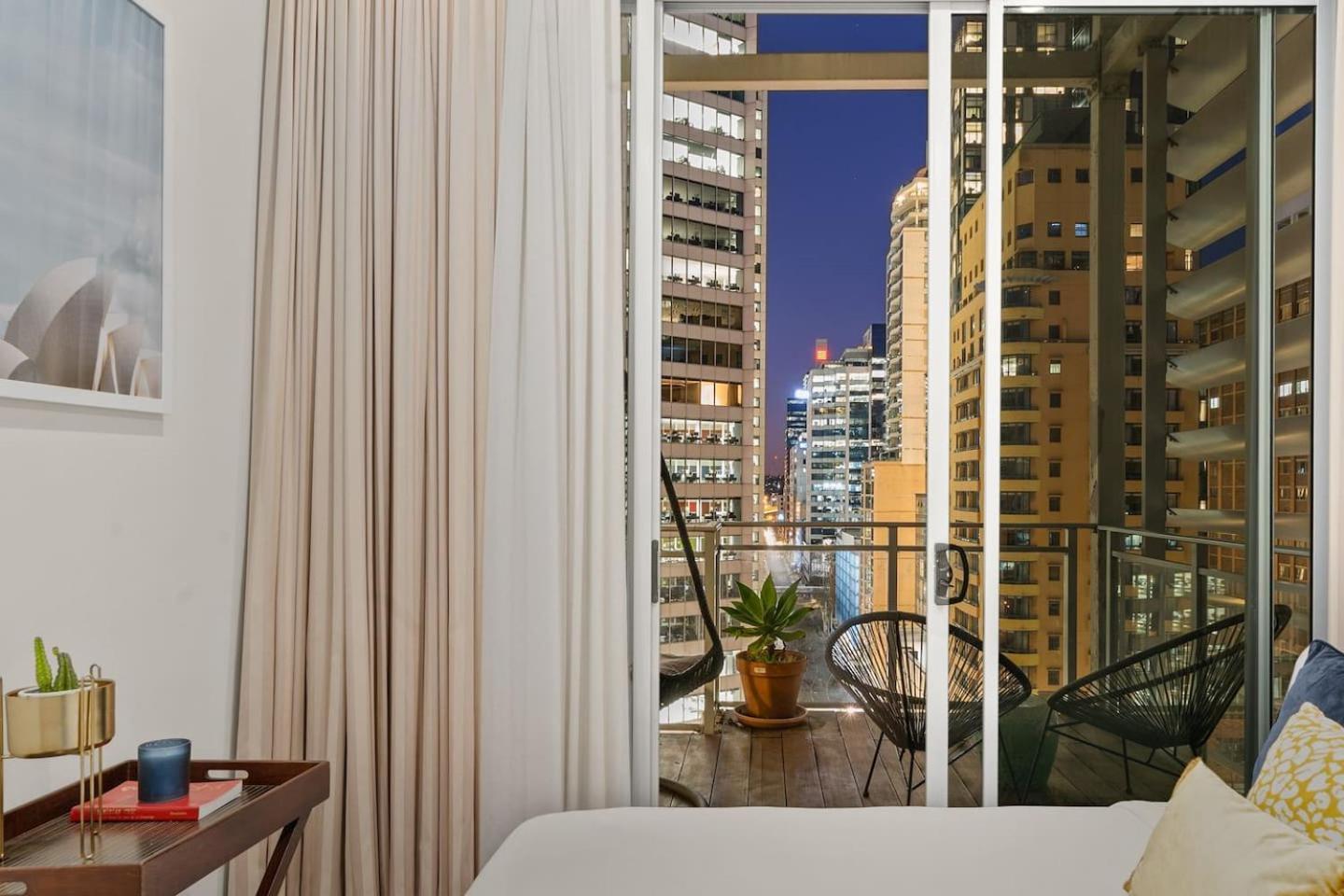 Luxury Loft In The Cbd With Outdoor Living Apartment Sydney