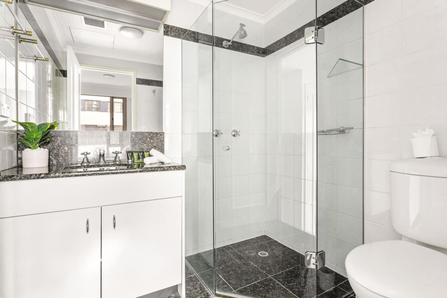 Waterfront Delight On Darling Harbour At Pyrmont Apartment Sydney