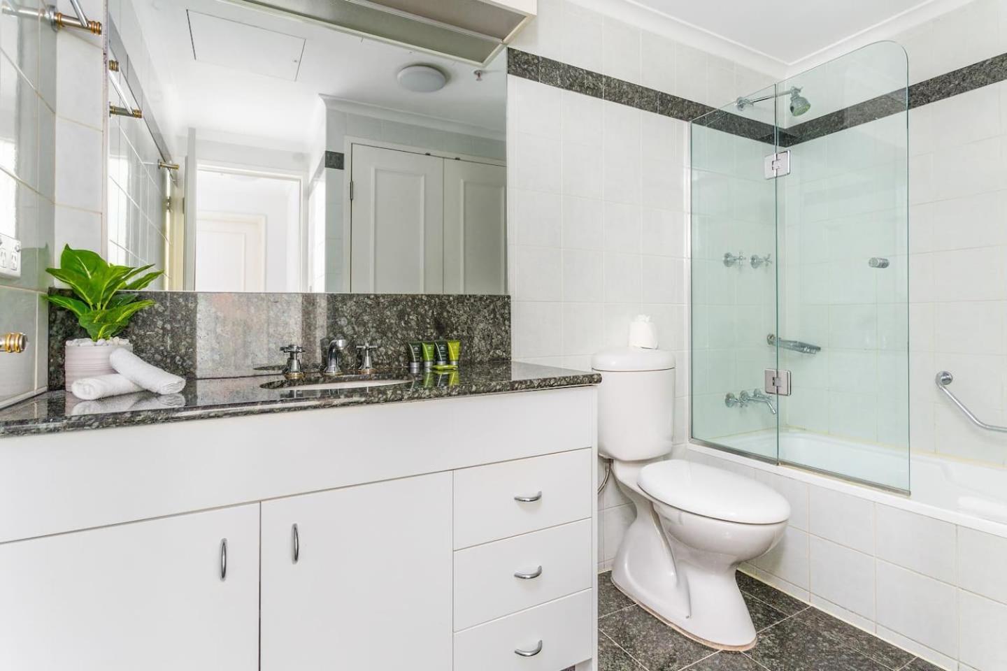 Waterfront Delight On Darling Harbour At Pyrmont Sydney