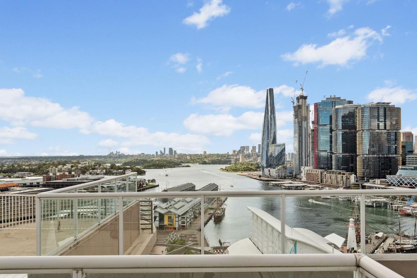 Apartment Waterfront Delight On Darling Harbour At Pyrmont *