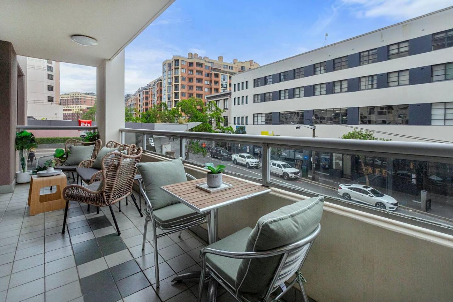 Waterfront Delight On Darling Harbour At Pyrmont Sydney