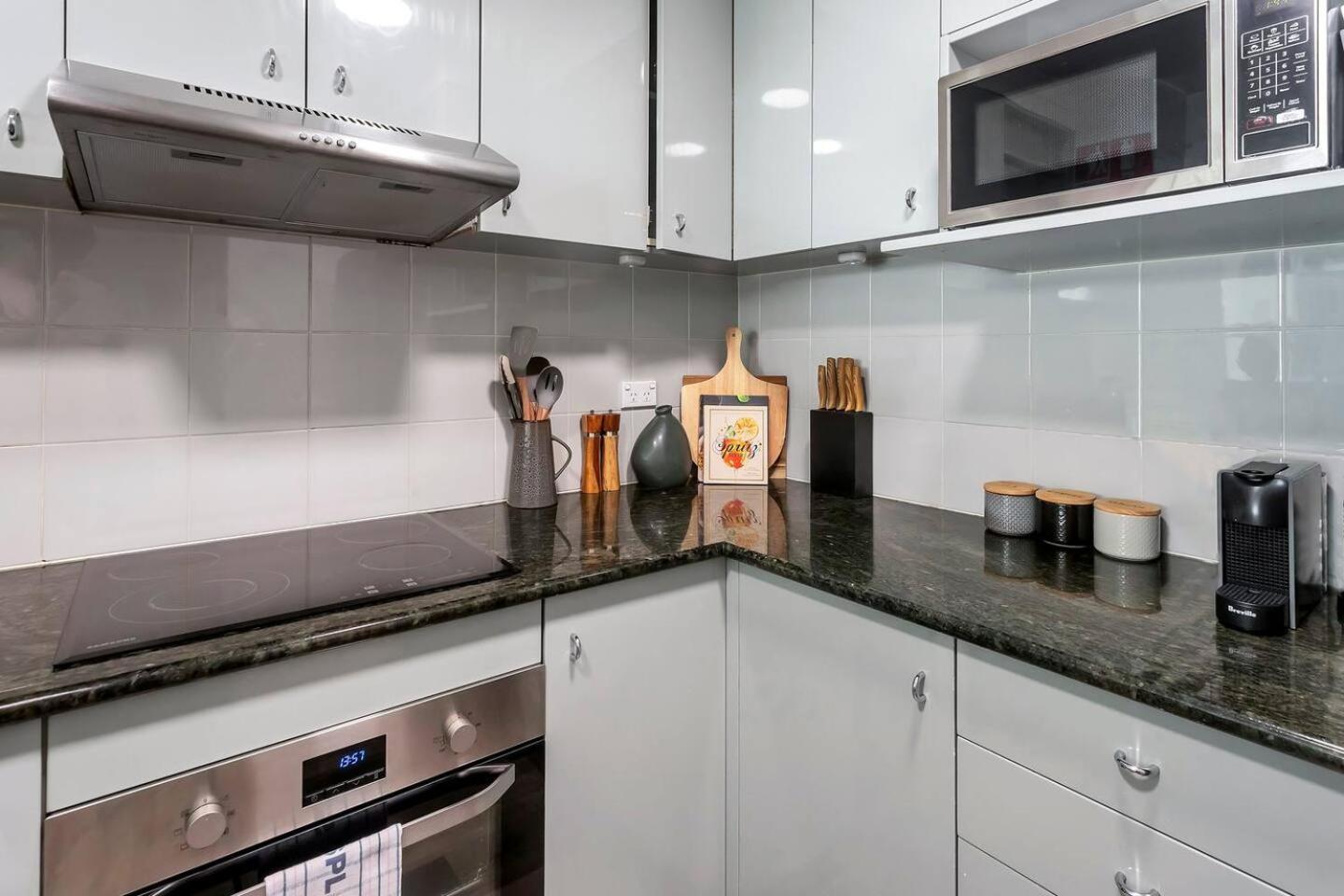 Waterfront Delight On Darling Harbour At Pyrmont Apartment *