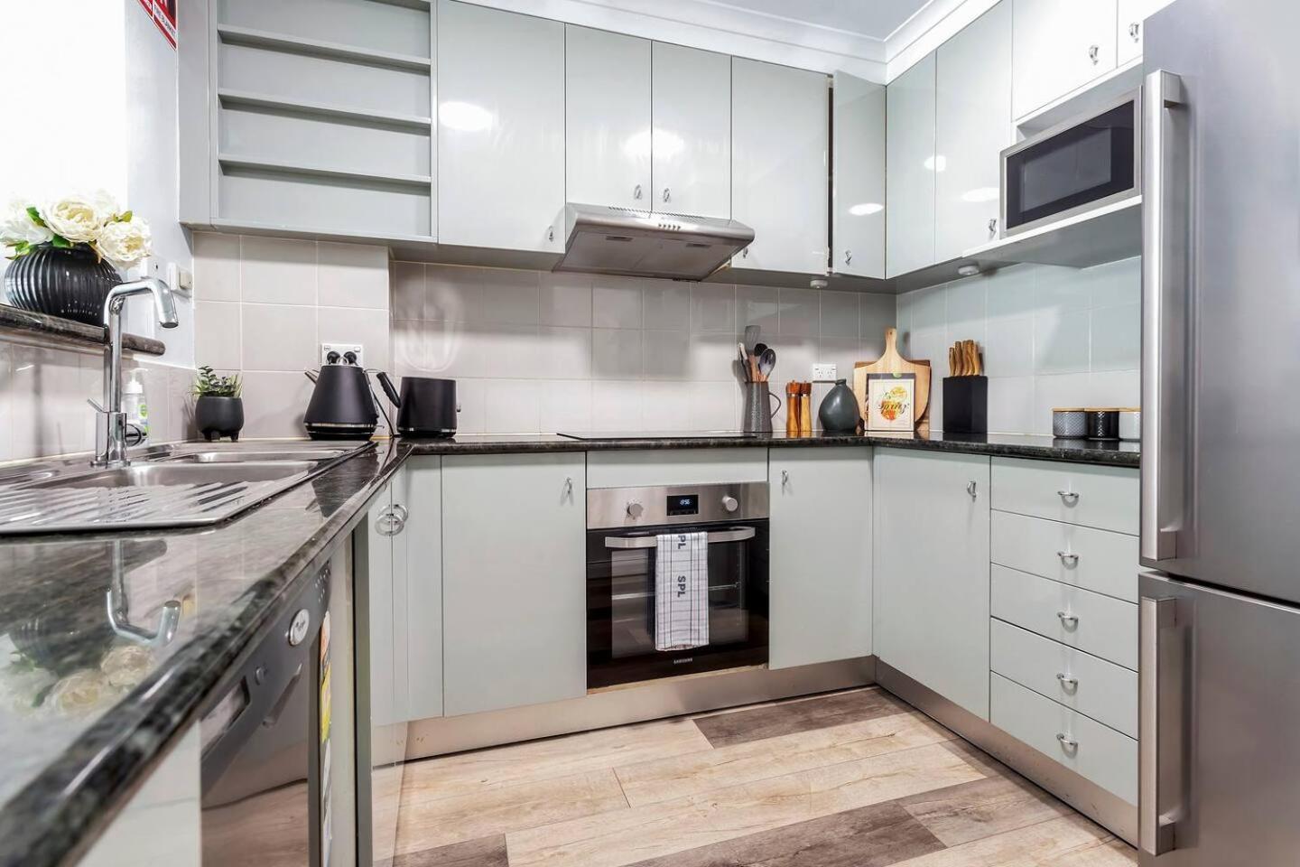Apartment Waterfront Delight On Darling Harbour At Pyrmont *
